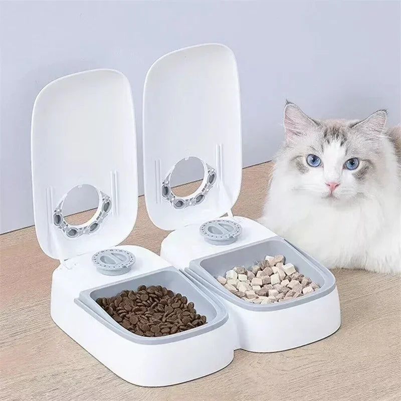 VaultHaus automatic pet food dispenser with two compartments for feeding your cat efficiently
