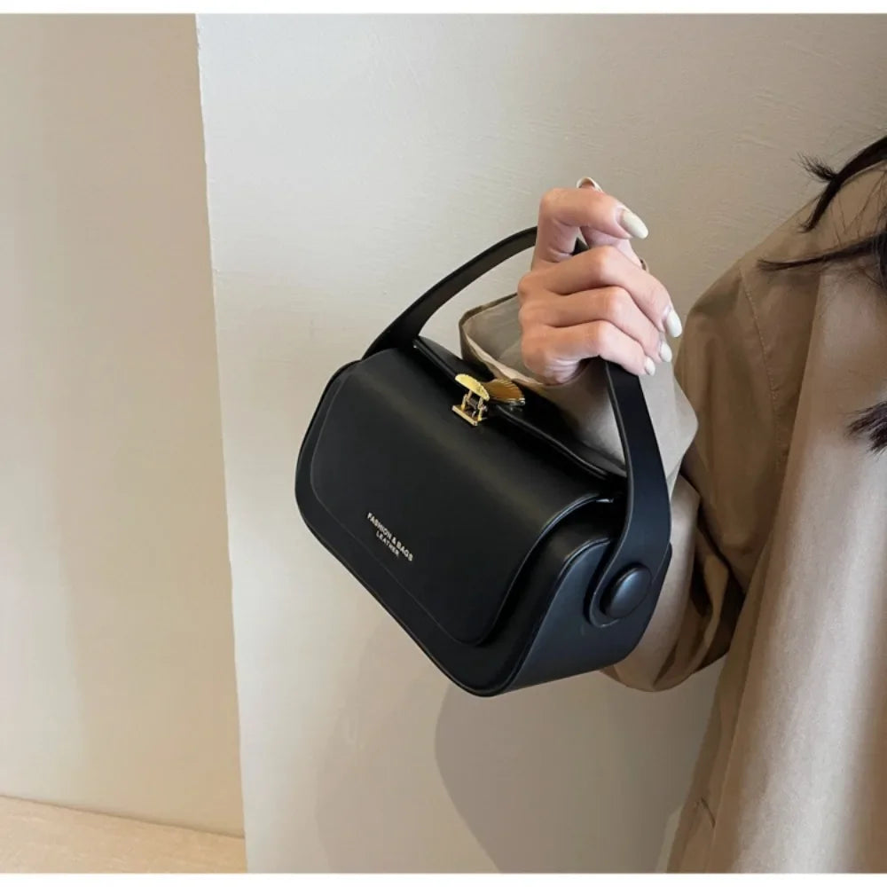 Stylish Women's Classic Versatile Retro Square Bag in Black with a chic handle design
