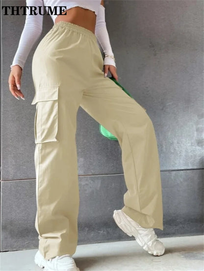 Stylish vintage streetwear cargo pants in beige with a relaxed fit and practical pockets