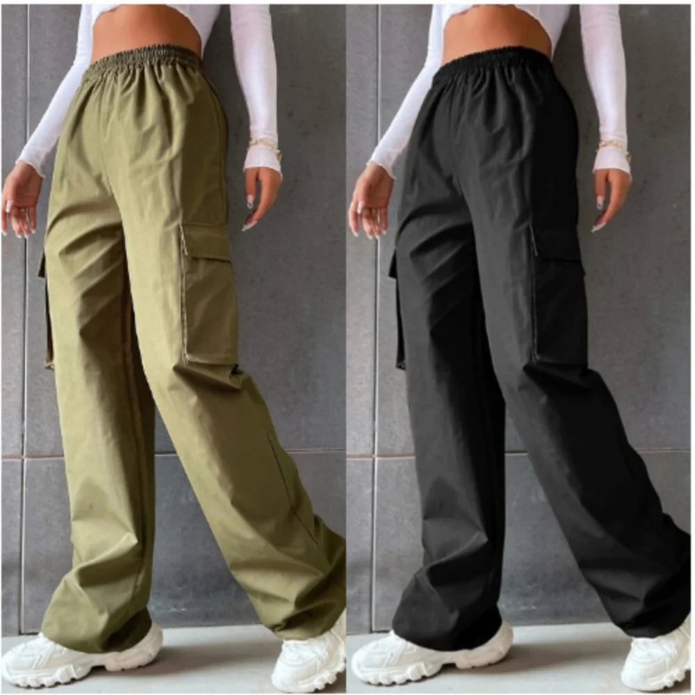 Vintage streetwear cargo pants in olive green and black with a relaxed fit and side pockets