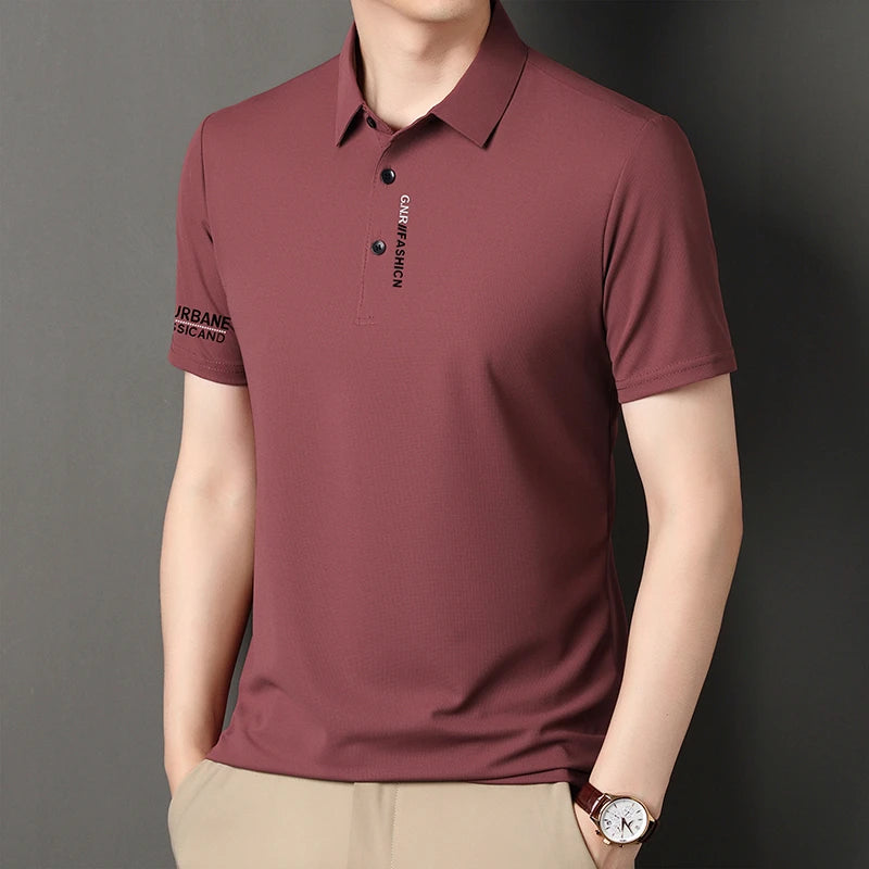 Men's short sleeve solid colour polo for men in burgundy with stylish branding detail