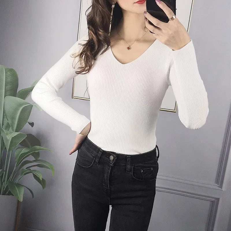 Model wearing a Women's Solid Rib Knit V-Neck Stripe Pull Sweater Femme Casual Jersey Rib Knit V-Neck Top with long sleeves
