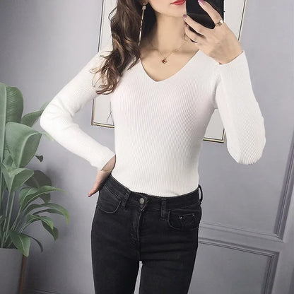 Model wearing a Women's Solid Rib Knit V-Neck Stripe Pull Sweater Femme Casual Jersey Rib Knit V-Neck Top with long sleeves